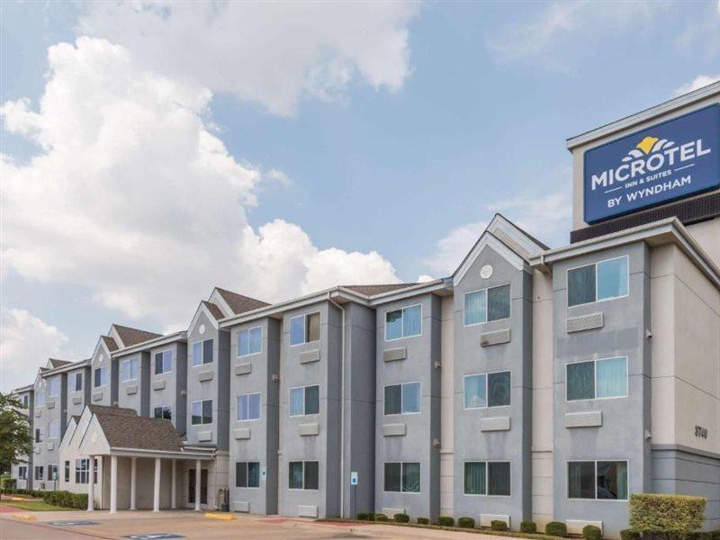 Microtel Inn & Suites By Wyndham Ft. Worth North/At Fossil Fort Worth Bagian luar foto
