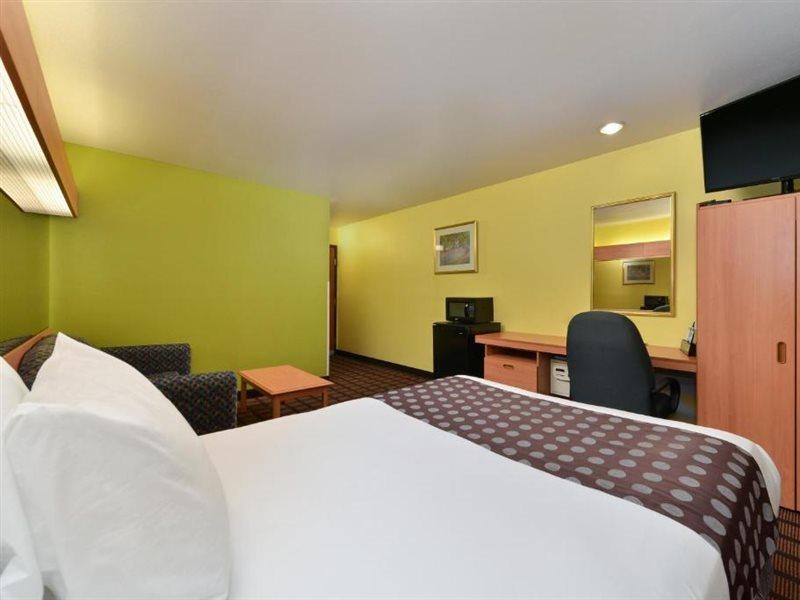 Microtel Inn & Suites By Wyndham Ft. Worth North/At Fossil Fort Worth Bagian luar foto