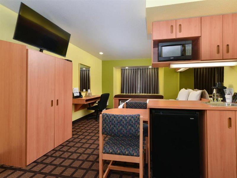 Microtel Inn & Suites By Wyndham Ft. Worth North/At Fossil Fort Worth Bagian luar foto