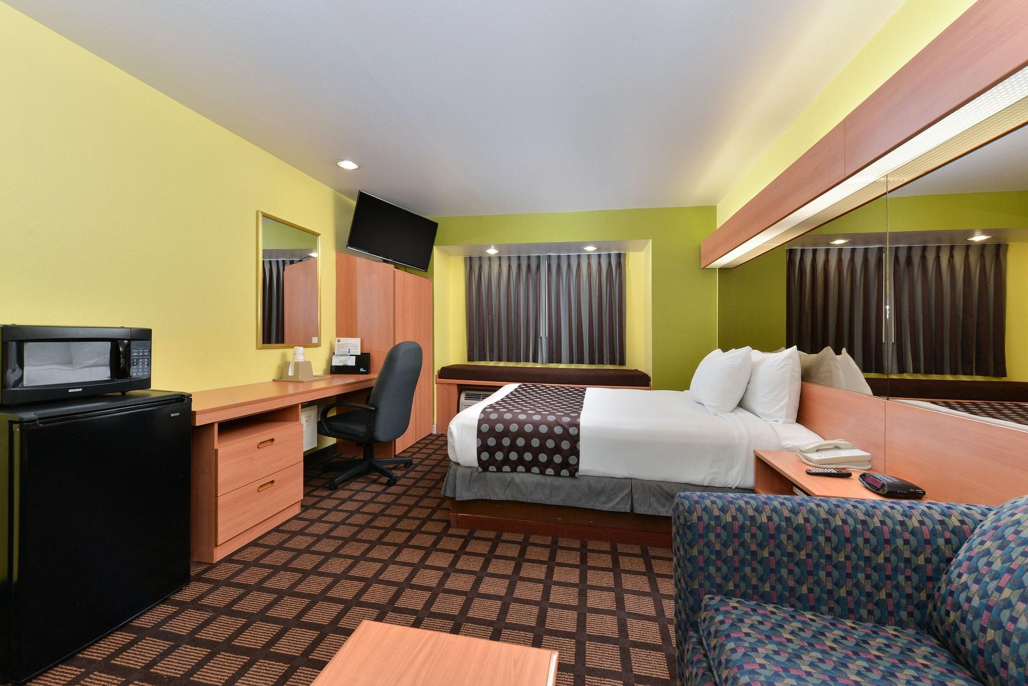 Microtel Inn & Suites By Wyndham Ft. Worth North/At Fossil Fort Worth Bagian luar foto