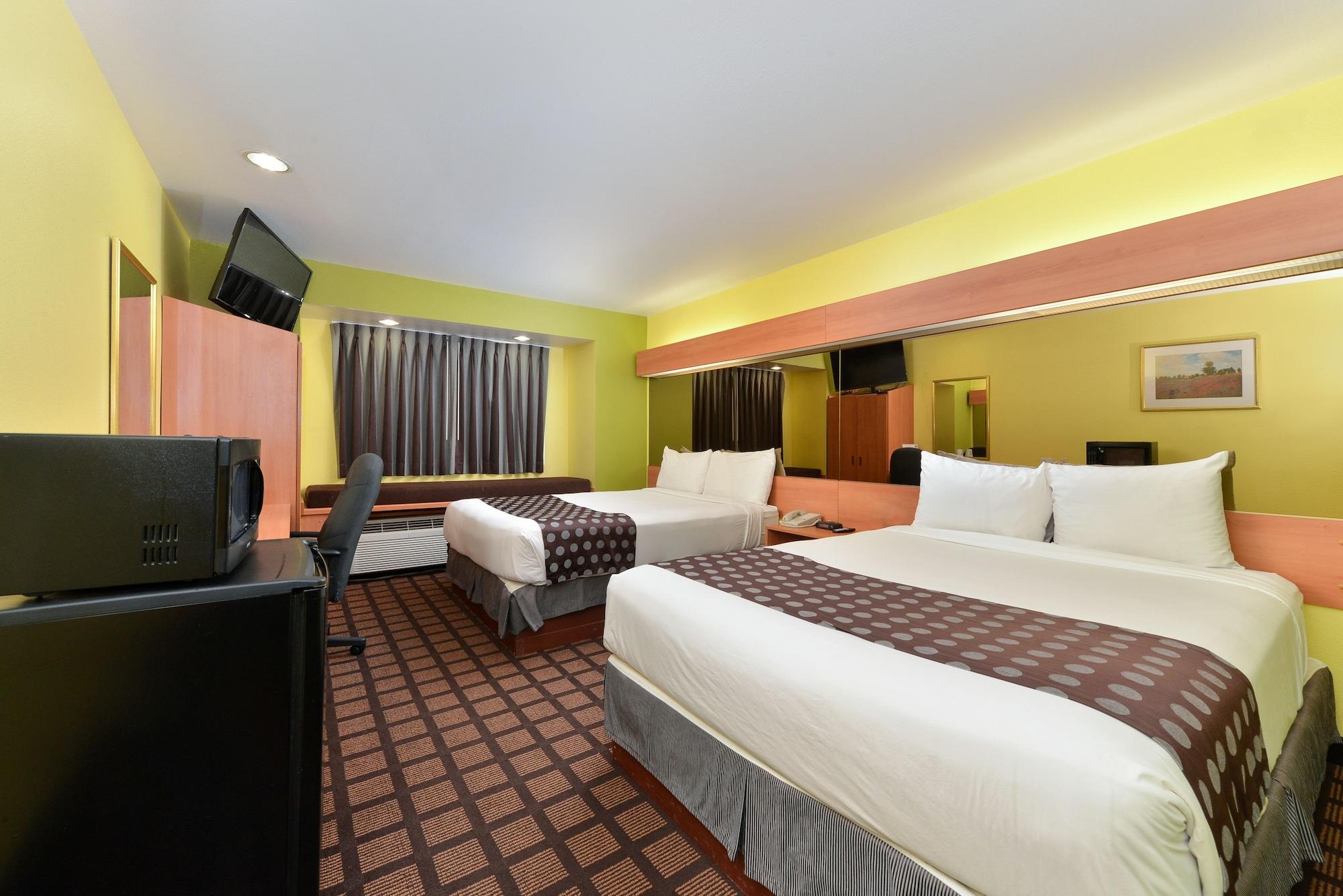 Microtel Inn & Suites By Wyndham Ft. Worth North/At Fossil Fort Worth Bagian luar foto