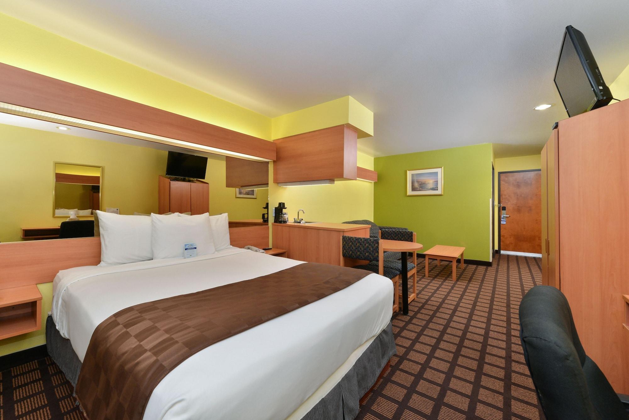 Microtel Inn & Suites By Wyndham Ft. Worth North/At Fossil Fort Worth Bagian luar foto