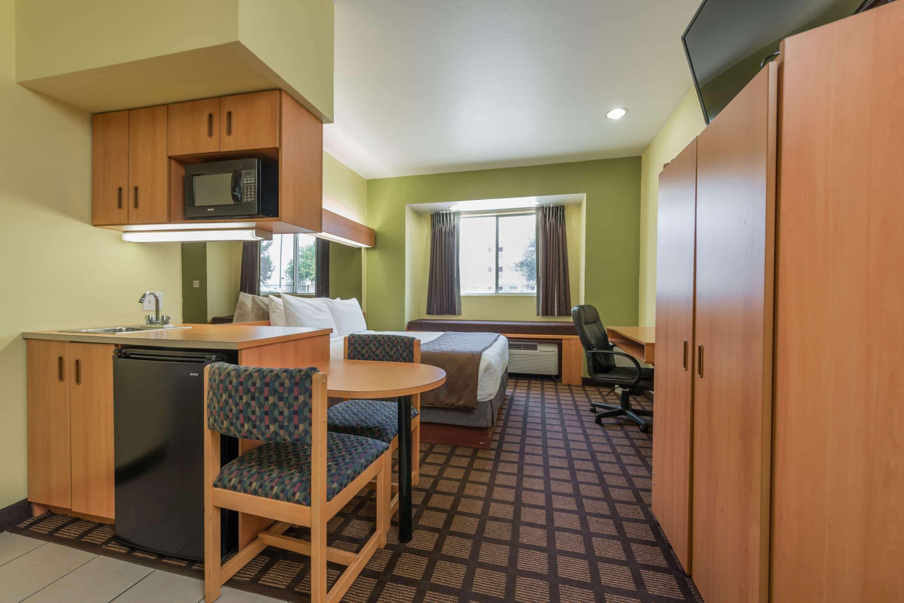 Microtel Inn & Suites By Wyndham Ft. Worth North/At Fossil Fort Worth Bagian luar foto