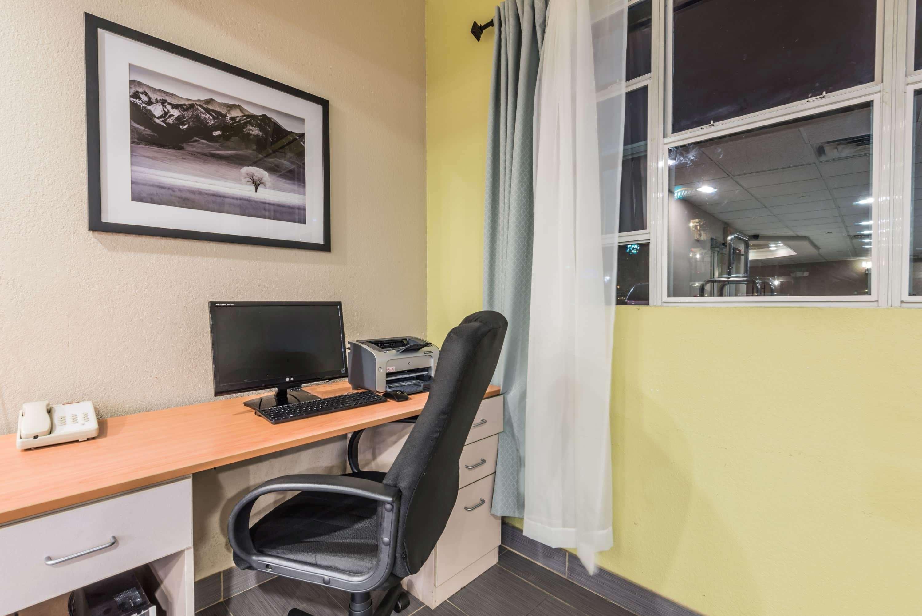 Microtel Inn & Suites By Wyndham Ft. Worth North/At Fossil Fort Worth Bagian luar foto