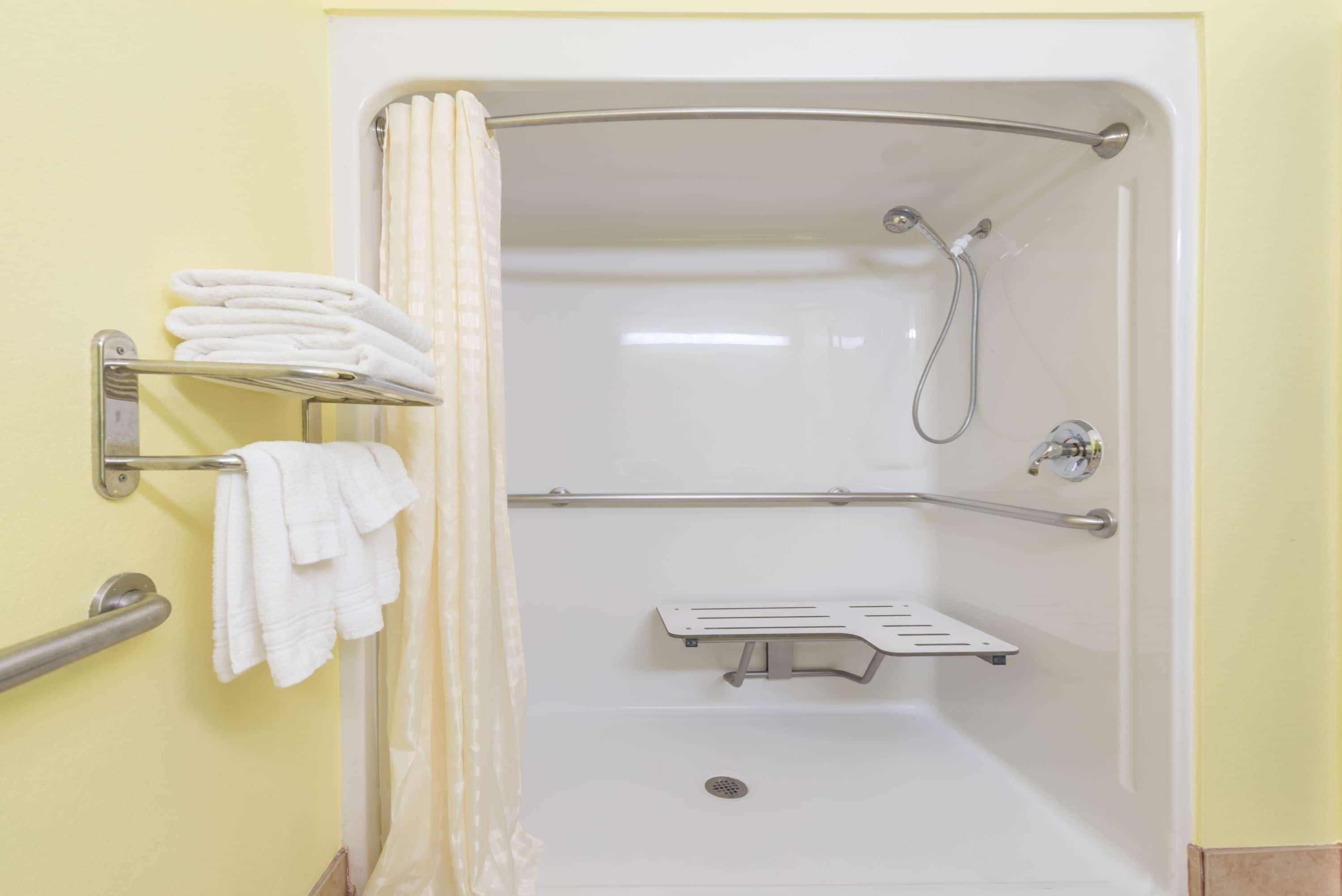 Microtel Inn & Suites By Wyndham Ft. Worth North/At Fossil Fort Worth Bagian luar foto