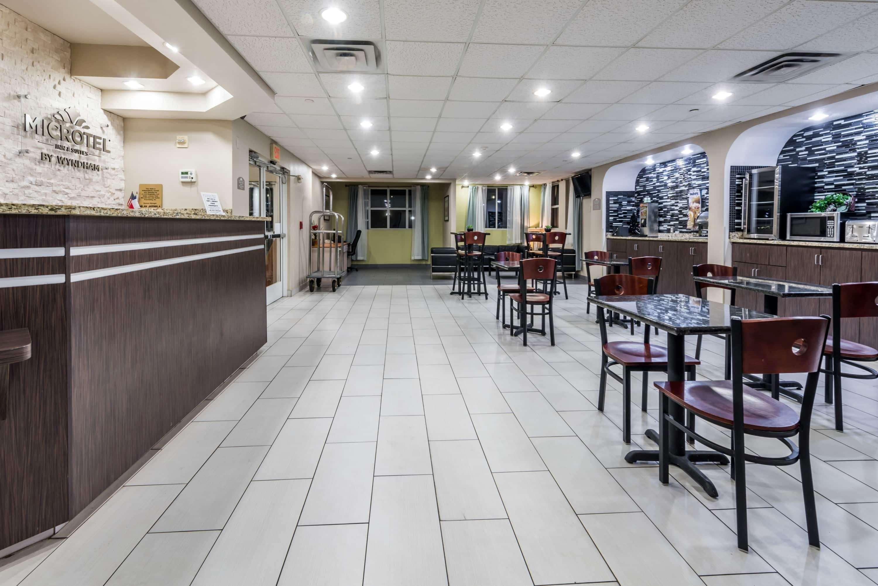 Microtel Inn & Suites By Wyndham Ft. Worth North/At Fossil Fort Worth Bagian luar foto