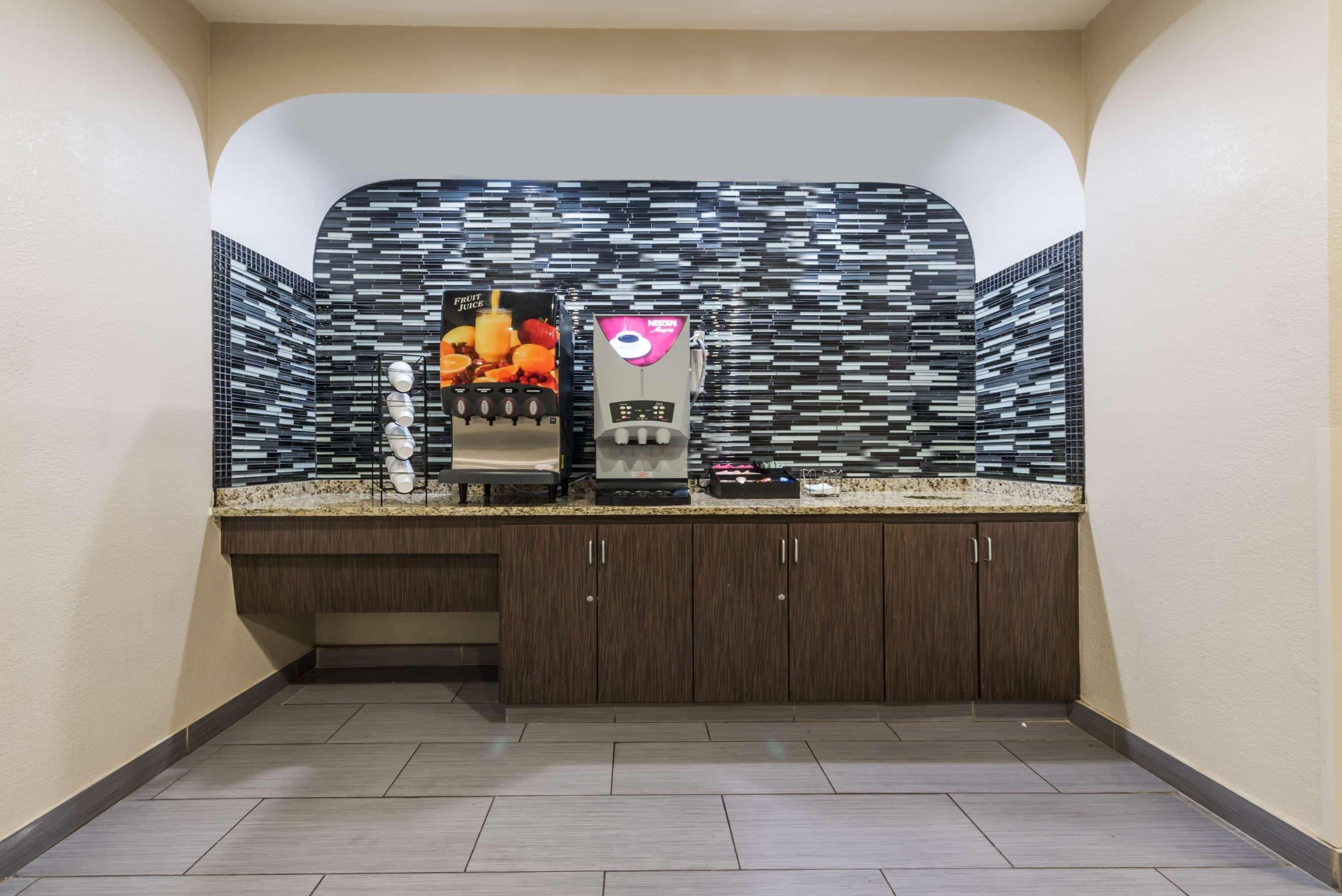 Microtel Inn & Suites By Wyndham Ft. Worth North/At Fossil Fort Worth Bagian luar foto