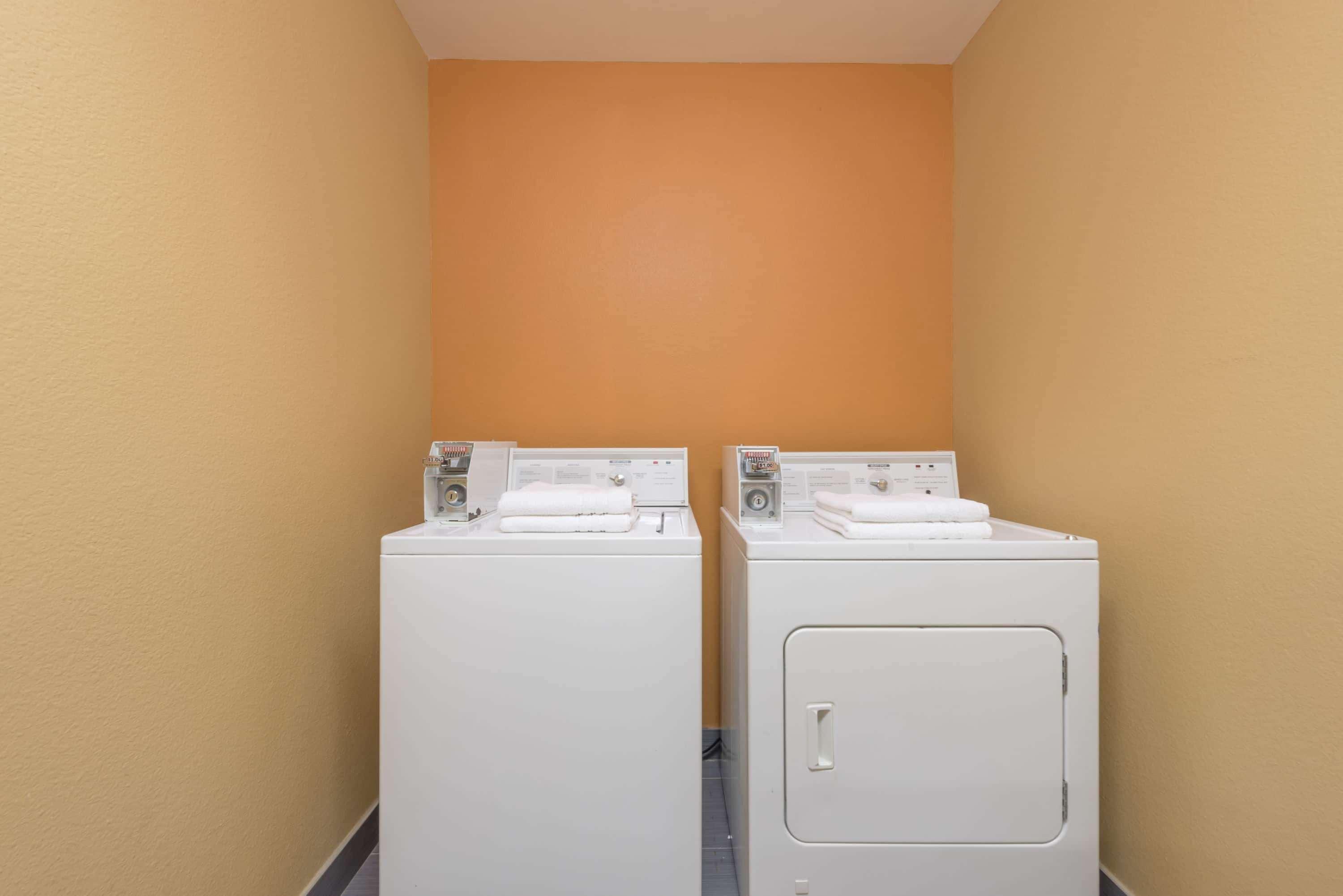 Microtel Inn & Suites By Wyndham Ft. Worth North/At Fossil Fort Worth Bagian luar foto