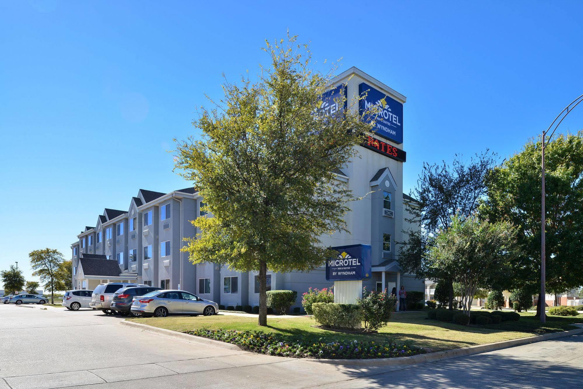 Microtel Inn & Suites By Wyndham Ft. Worth North/At Fossil Fort Worth Bagian luar foto