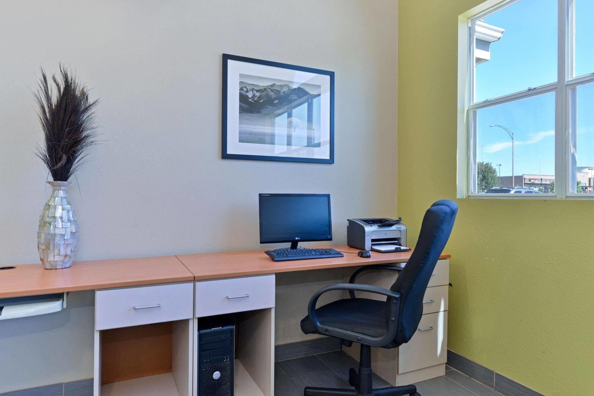 Microtel Inn & Suites By Wyndham Ft. Worth North/At Fossil Fort Worth Bagian luar foto