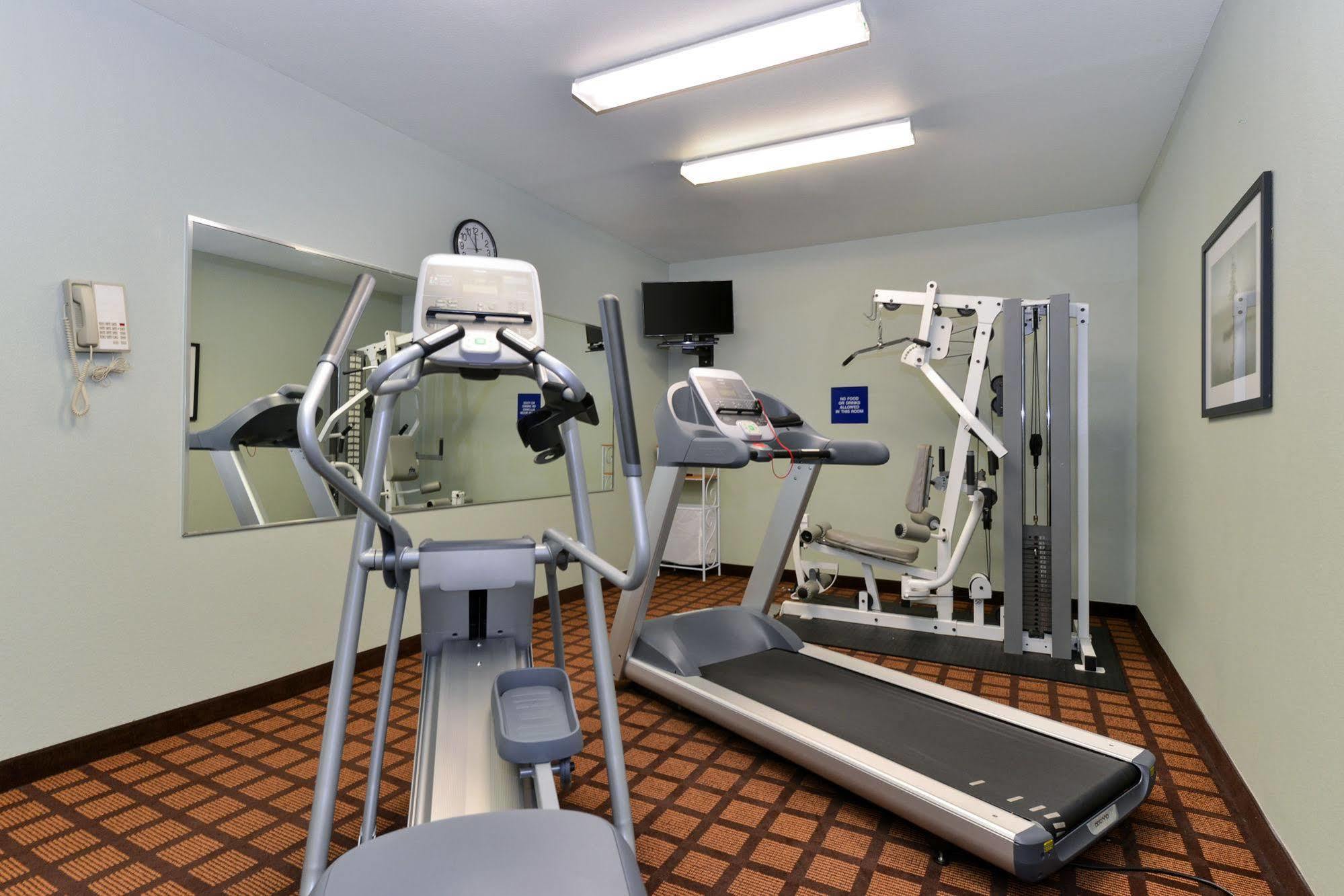 Microtel Inn & Suites By Wyndham Ft. Worth North/At Fossil Fort Worth Bagian luar foto